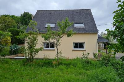 Modern Detached House with Garden