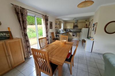Modern Detached House with Garden