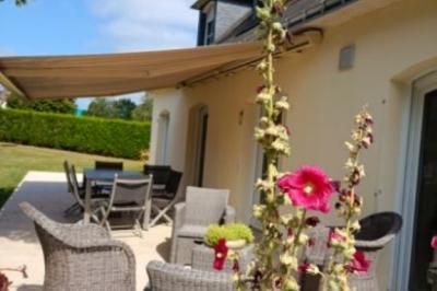 Detached Country House With Lovely Garden