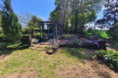 Stunning Detached Country House with Many Options