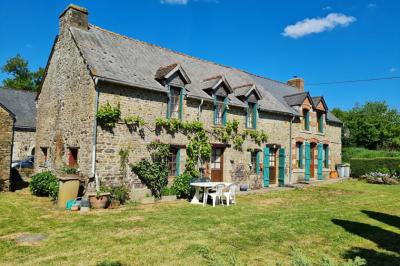 Stunning Detached Country House with Many Options