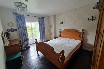 Charming Renovated Country Cottage with Outbuilding