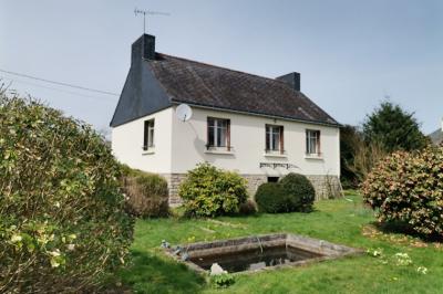 Lovely Detached House with Landscaped Garden