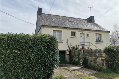 Lovely Detached House with Landscaped Garden