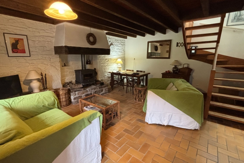 Detached Country House with Landscaped Garden