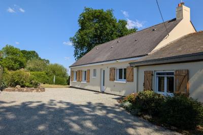 Detached Country House with Swimming Pool