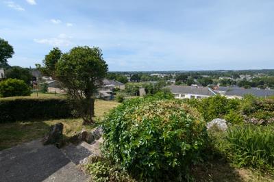 Detached House with Landscaped Garden