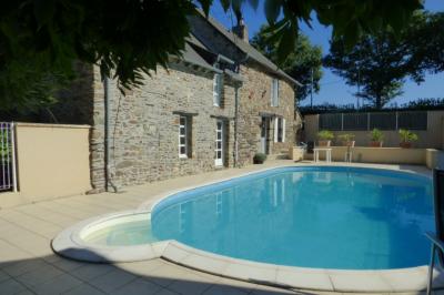 Detached House with Swimming Pool