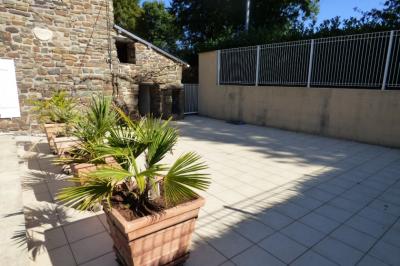 Detached House with Swimming Pool