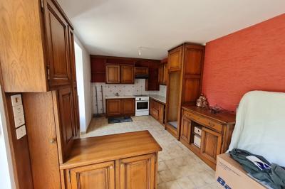 Country House with Large Rooms and Land