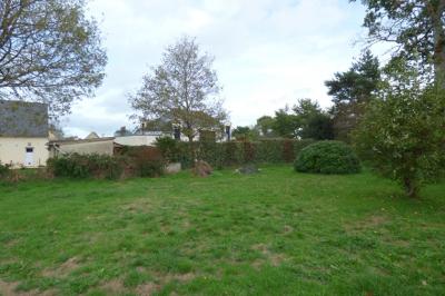 Detached House with Garden and Outbuilding