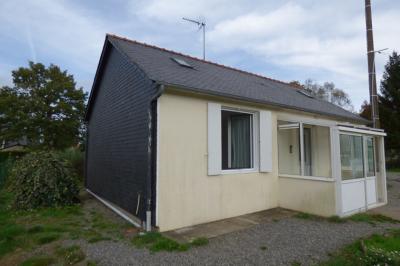 Detached House with Garden and Outbuilding