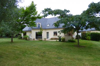 Contemporary Detached House with Garden