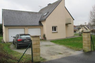 Modern Detached House with Garden