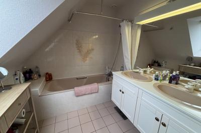 Beautiful Detached House in Landscaped Gardens