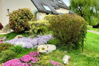 Beautiful Detached House in Landscaped Gardens