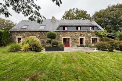 Detached Country House with Outbuilding