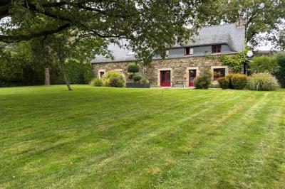 Detached Country House with Outbuilding