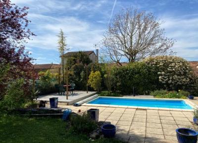Beautiful House, Mature Garden and Swimming Pool